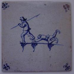 Twee schaatsers, één gevallen