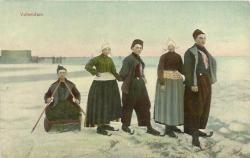 Schaatsers in klederdracht, Volendam
