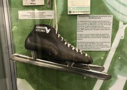De schaatsen van kroonprins Willem Alexander waarmee hij Elfstedentocht 1986 reed.