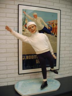 Etalagepop schaatsfabriek J.Nooitgedagt, IJlst