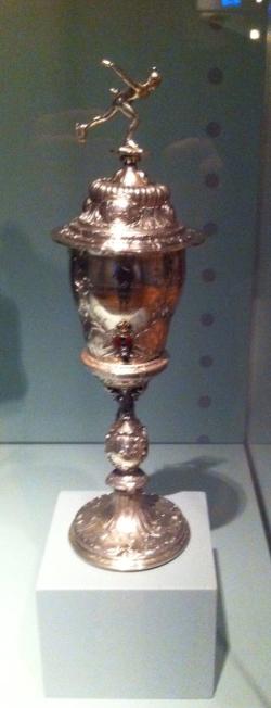 Bokaal uitgereikt aan Jaap Eden, wereldkampioen 1893