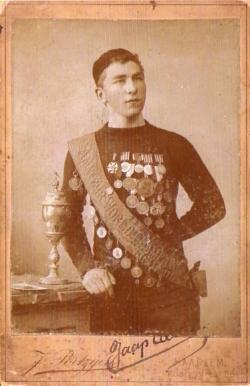 Zilveren beker uitgereikt aan Jaap Eden, wereldkampioen 1893