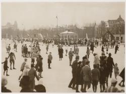 Schaatsen op het ijsclubterrein 18 oktober 1927