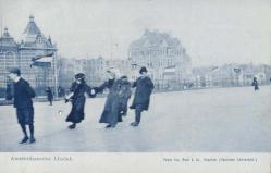 Zwieren op de ijsbaan op het Museumplein