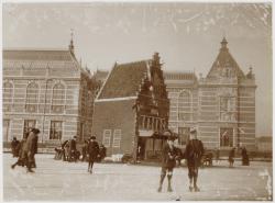 Schaatsers IJsclubterrein Museumplein ca.1895