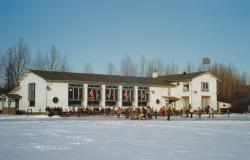 IJsbaan IJsbaanpad met het clubhuis, 1979