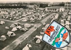 Kampeerterrein in de zomer op terrein ijsbaan IJsbaanpad