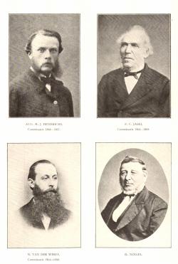 Vier van de acht oprichters uit 1864