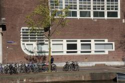 Gebouw: Venster in de vorm van een schaats