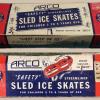 Doos SLED ICE SKATE schaatsenmaker ARCO Mfg Co, New York (New Jersey, USA)