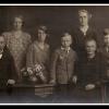 Foto ca.1934 gezin schaatsenmaker M. Walsweer, Uitwellingerga