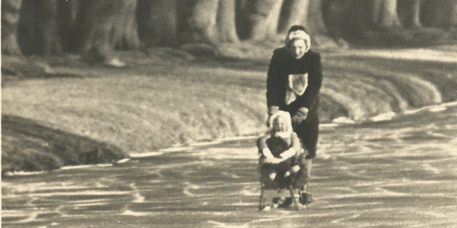 Bij Huis ten Bosch 1940