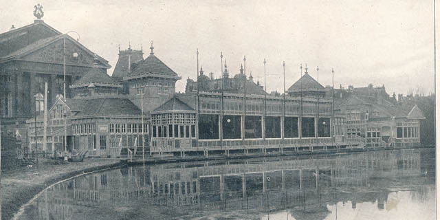 Club- en bestuursgebouw Amsterdamsche IJsclub op het Museumplein